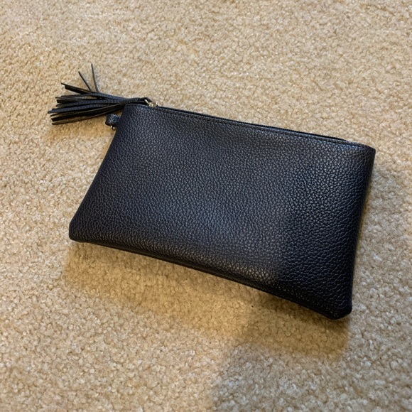 Handbags - 👝Black faux leather clutch